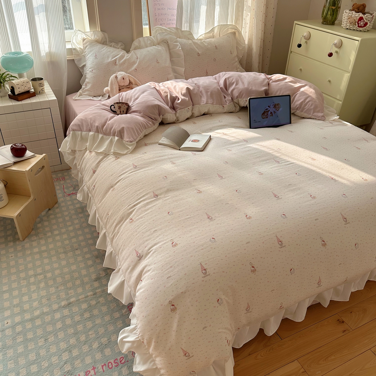 91家纺网 家纺一手货源 找家纺 沐慕 2026新款加厚款水洗棉云朵棉花边款四件套 M桃桃精灵派