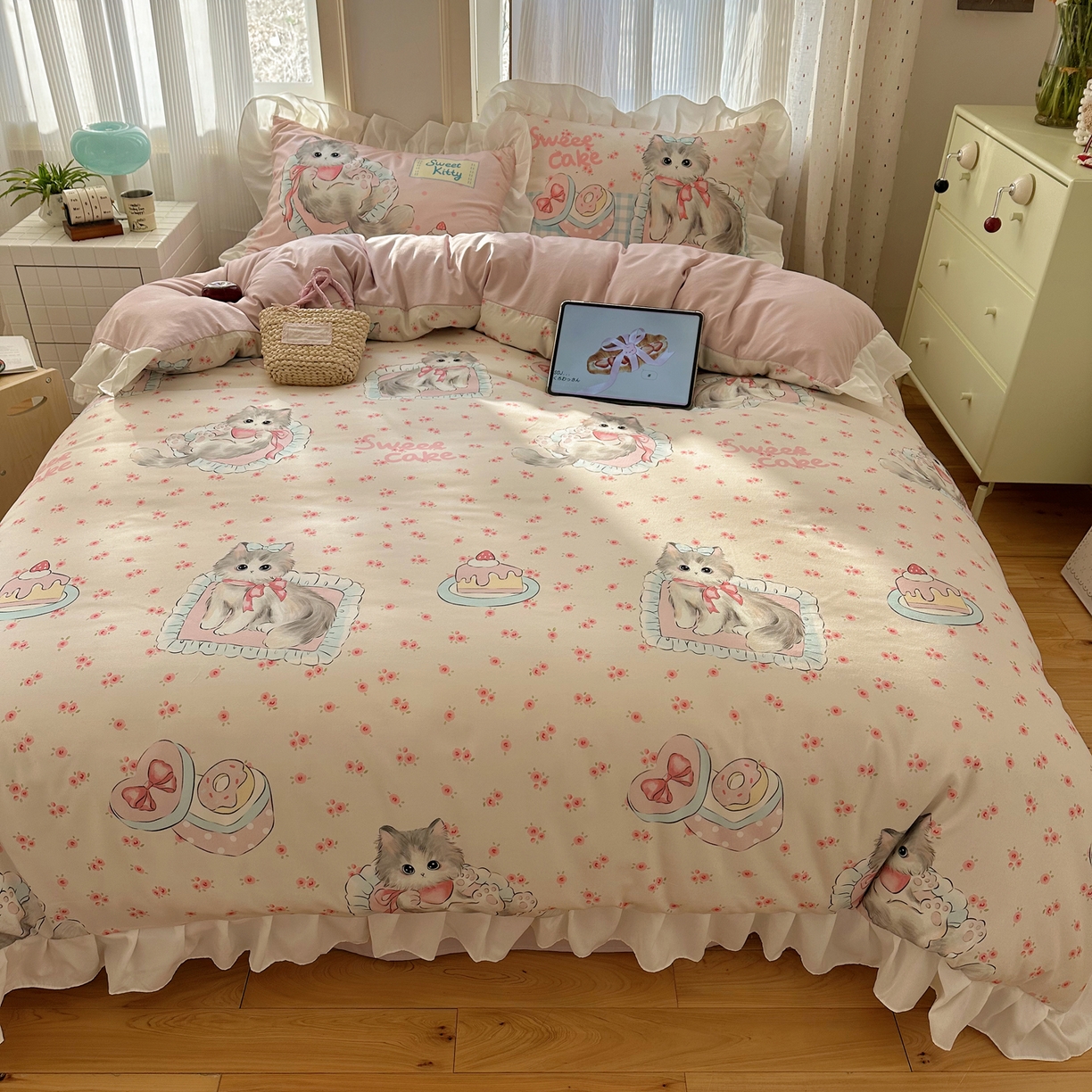 91家纺网 家纺一手货源 找家纺 沐慕 2026新款加厚款水洗棉云朵棉花边款四件套 M玫瑰粉喵