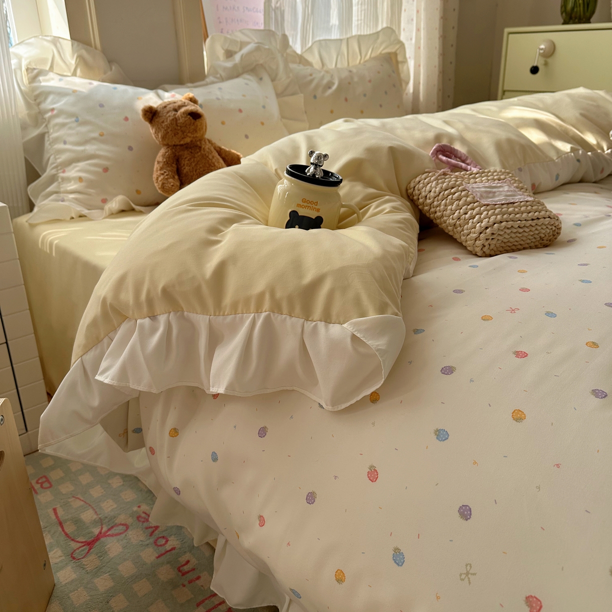 91家纺网 家纺一手货源 找家纺 沐慕 2026新款加厚款水洗棉云朵棉花边款四件套 M奶油小草莓