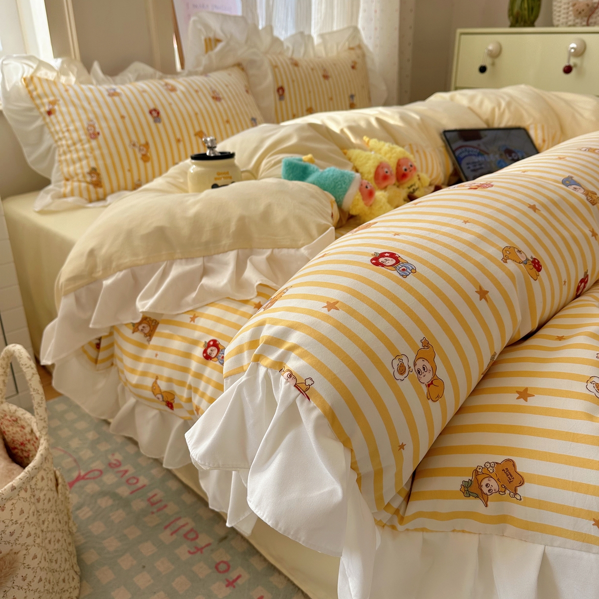 91家纺网 家纺一手货源 找家纺 沐慕 2026新款加厚款水洗棉云朵棉花边款四件套 M奶黄精灵屋