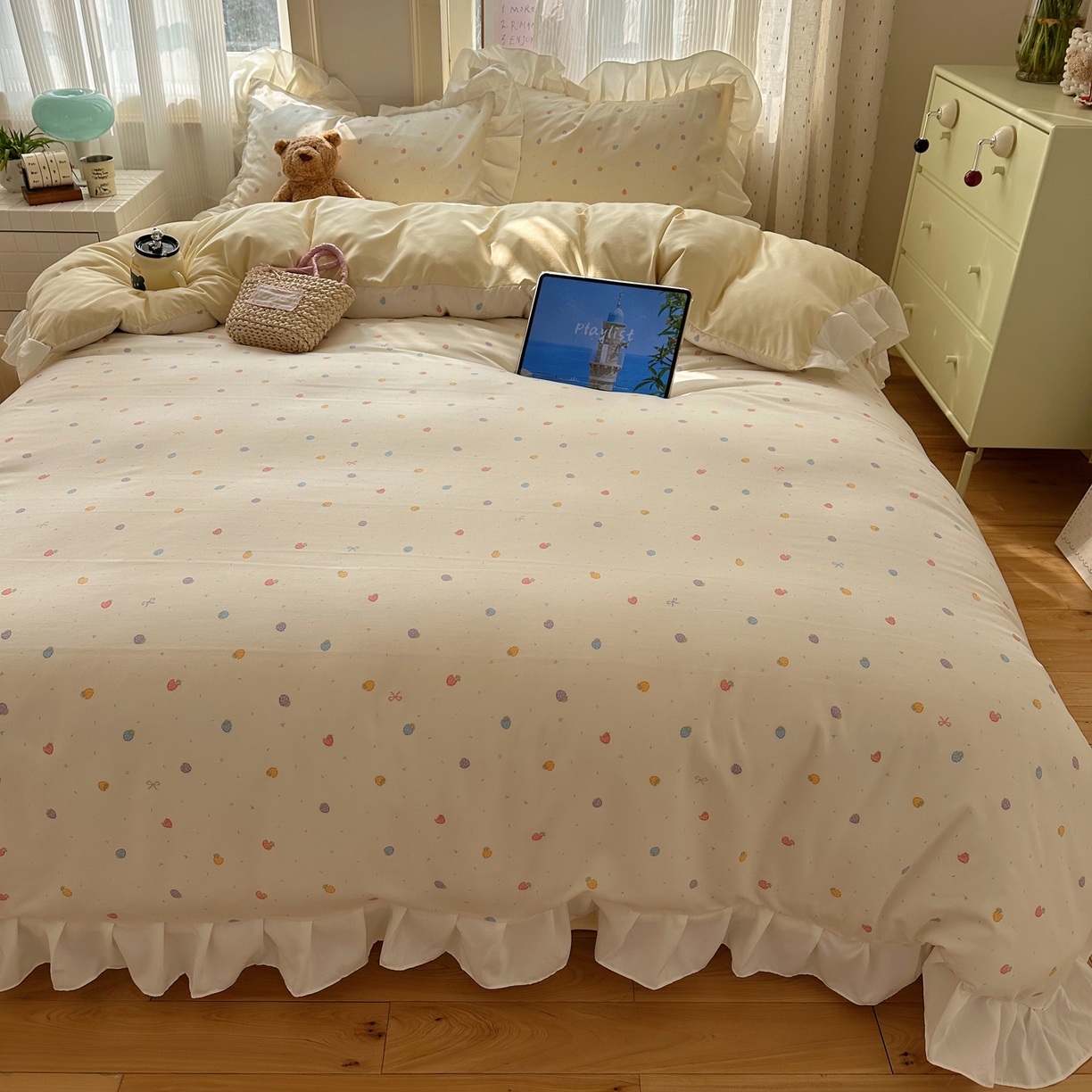 91家纺网 家纺一手货源 找家纺 沐慕 2026新款加厚款水洗棉云朵棉花边款四件套 M奶油小草莓