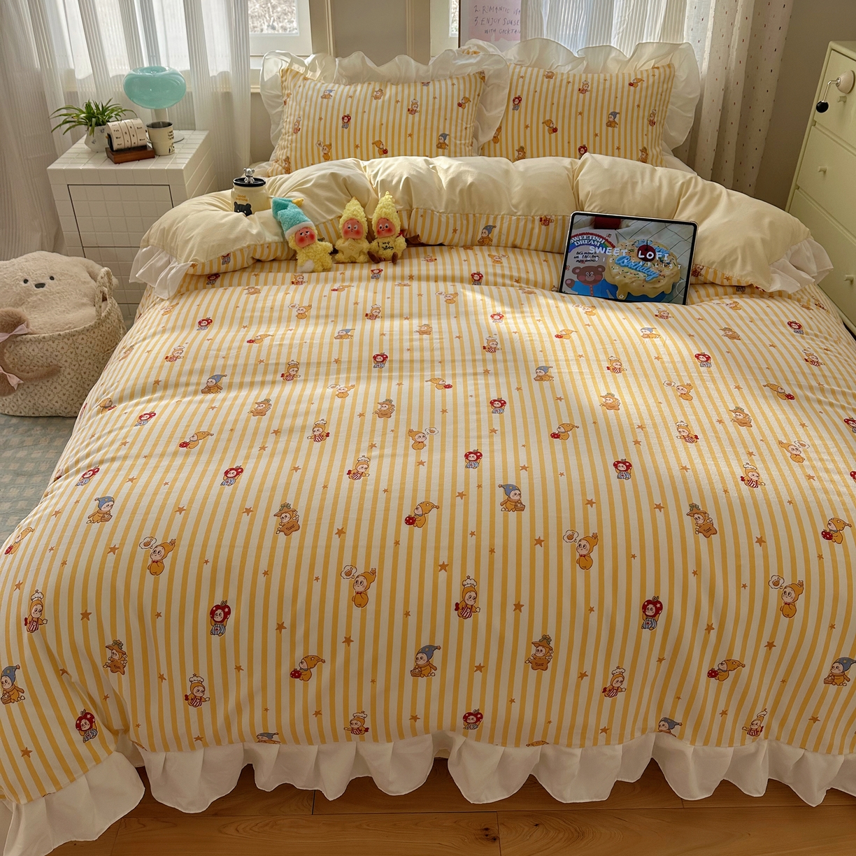 91家纺网 家纺一手货源 找家纺 沐慕 2026新款加厚款水洗棉云朵棉花边款四件套 M奶黄精灵屋