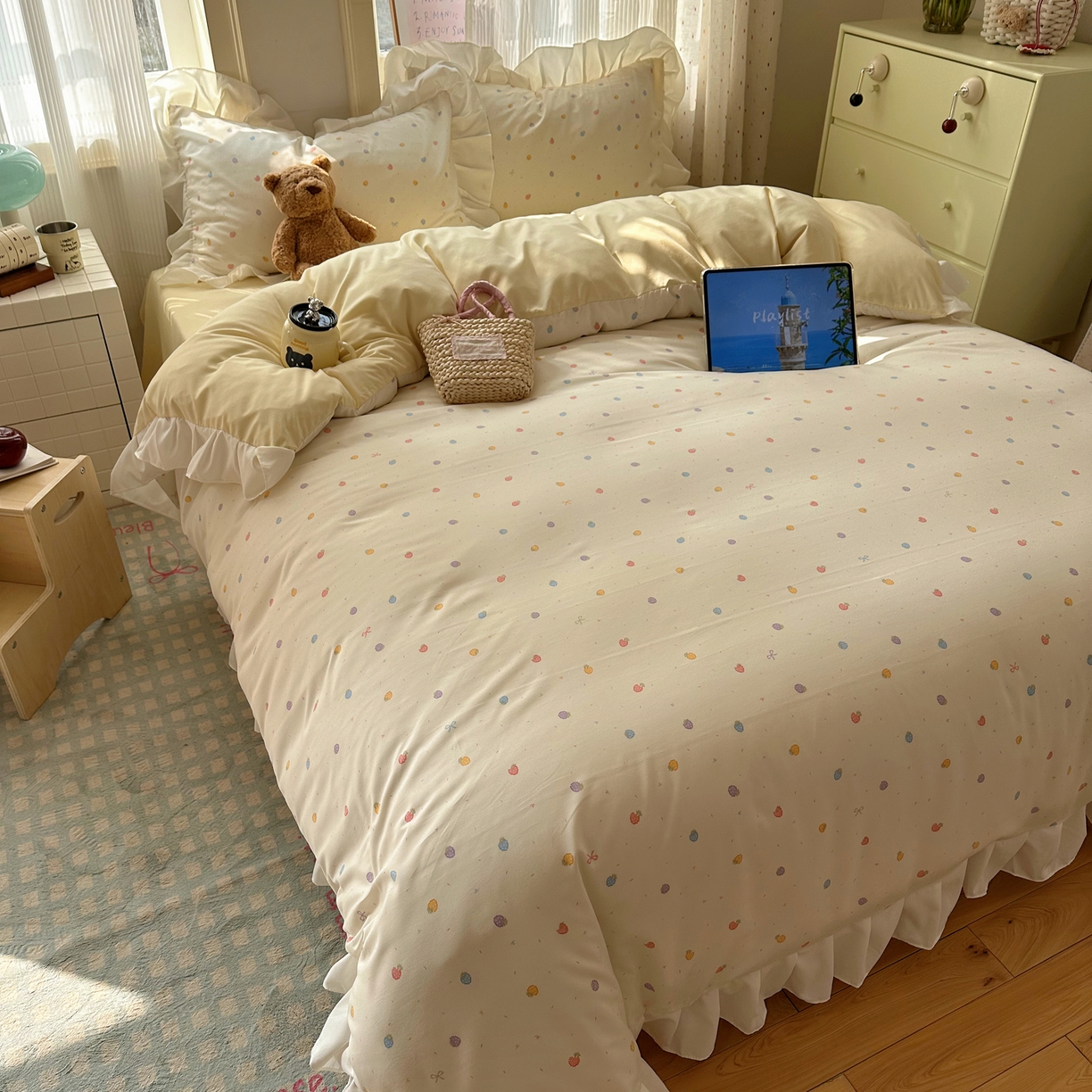 91家纺网 家纺一手货源 找家纺 沐慕 2026新款加厚款水洗棉云朵棉花边款四件套 M奶油小草莓