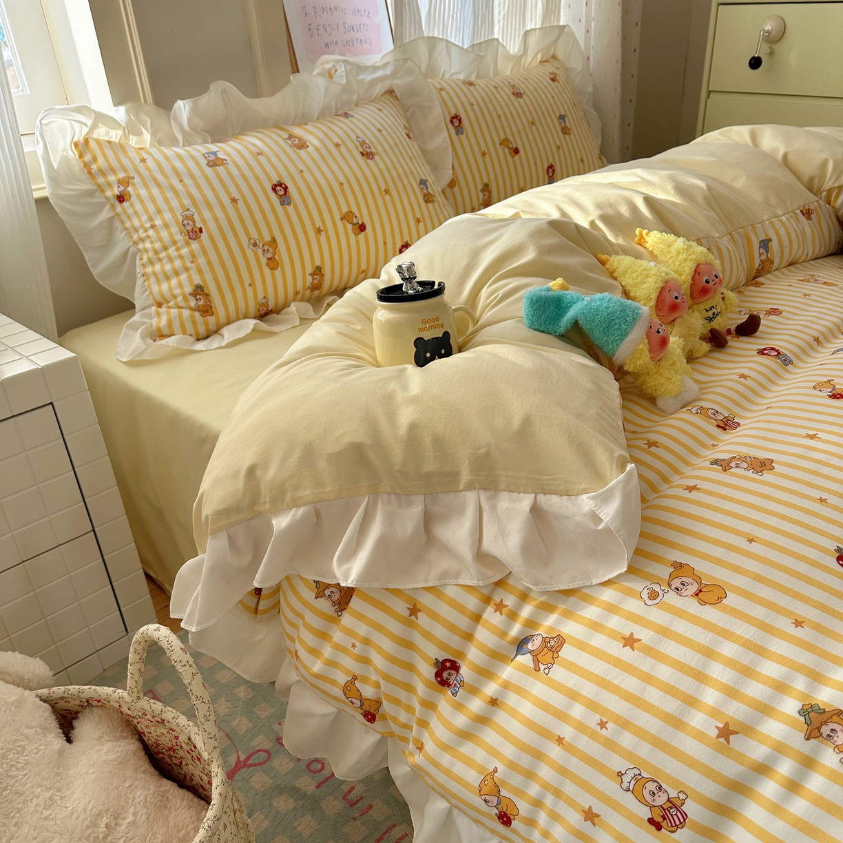 91家纺网 家纺一手货源 找家纺 沐慕 2026新款加厚款水洗棉云朵棉花边款四件套 M奶黄精灵屋