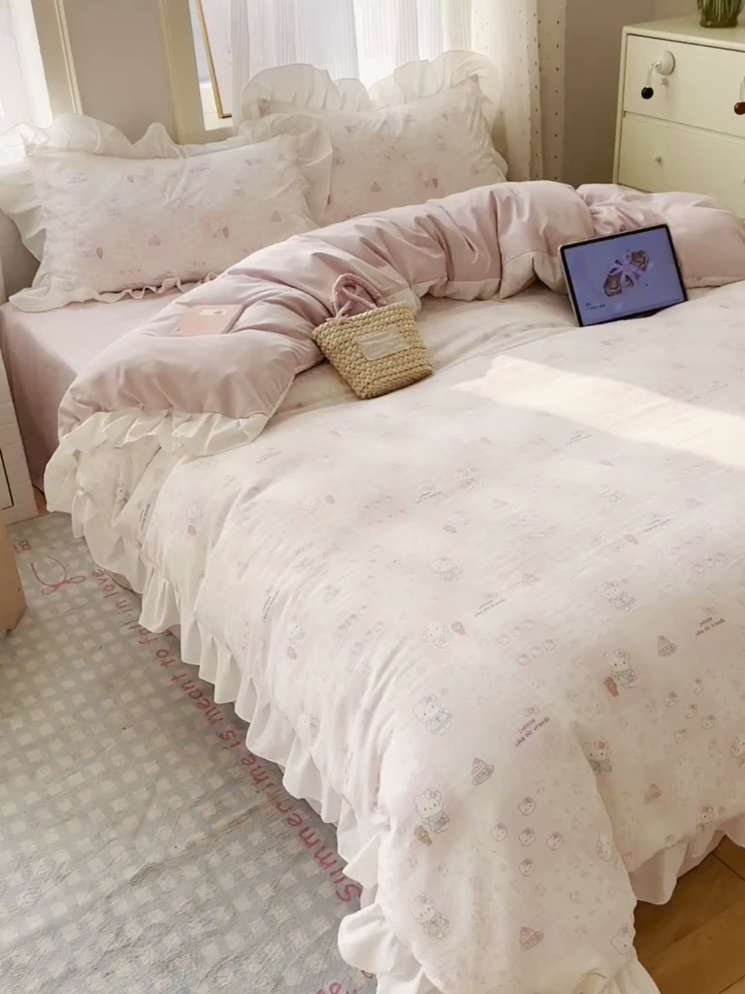 91家纺网 家纺一手货源 找家纺 沐慕 2026新款加厚款水洗棉云朵棉花边款四件套 M格子碎花喵