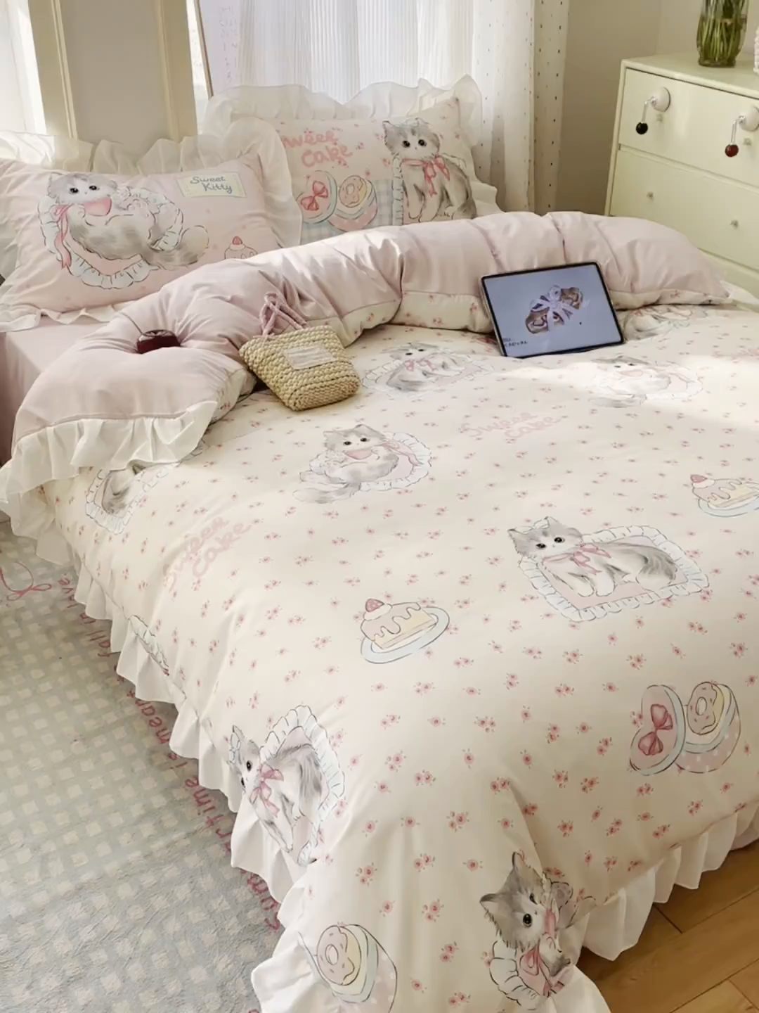 91家纺网 家纺一手货源 找家纺 沐慕 2026新款加厚款水洗棉云朵棉花边款四件套 M玫瑰粉喵