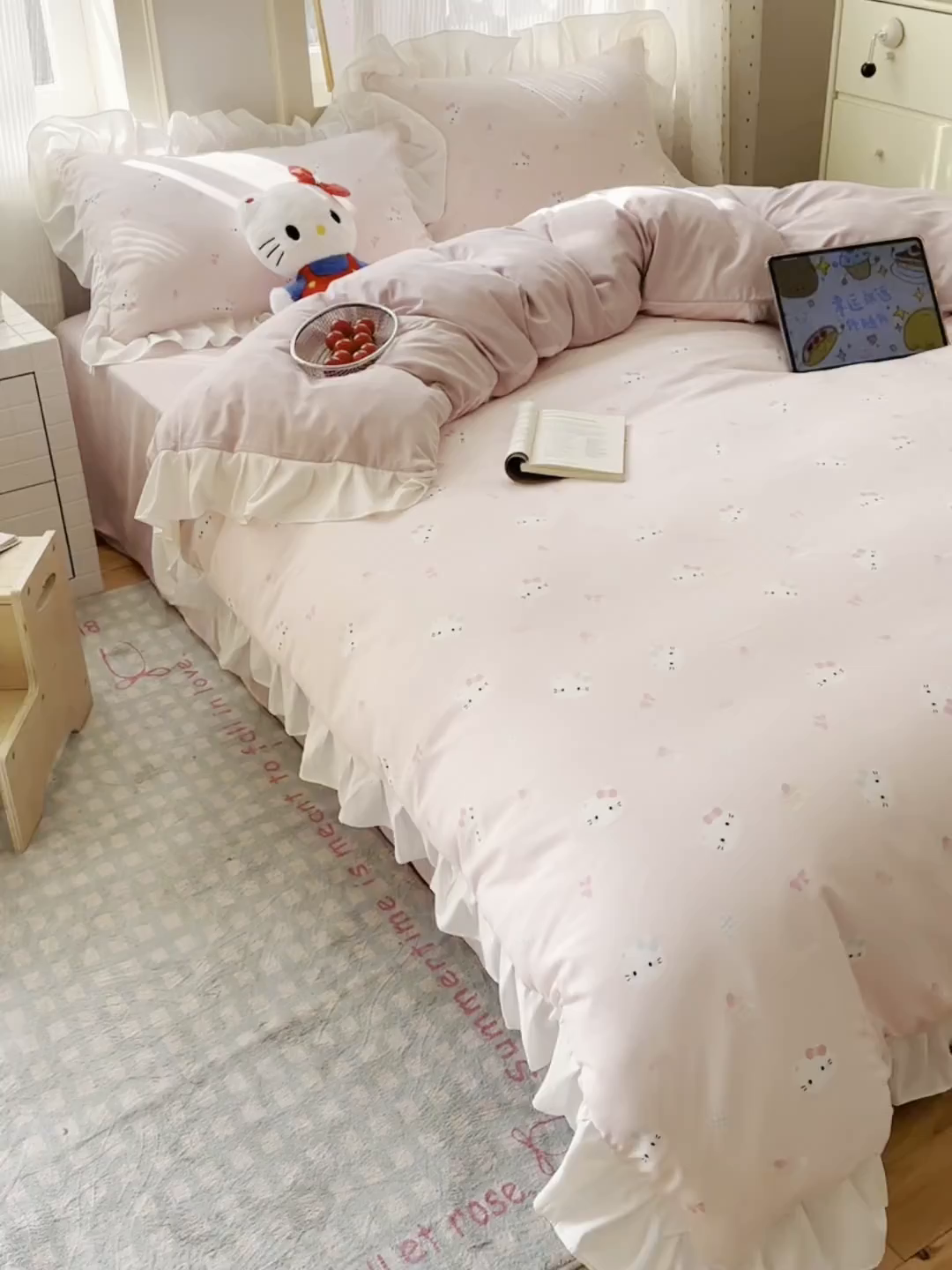 91家纺网 家纺一手货源 找家纺 沐慕 2026新款加厚款水洗棉云朵棉花边款四件套 M粉黛kt