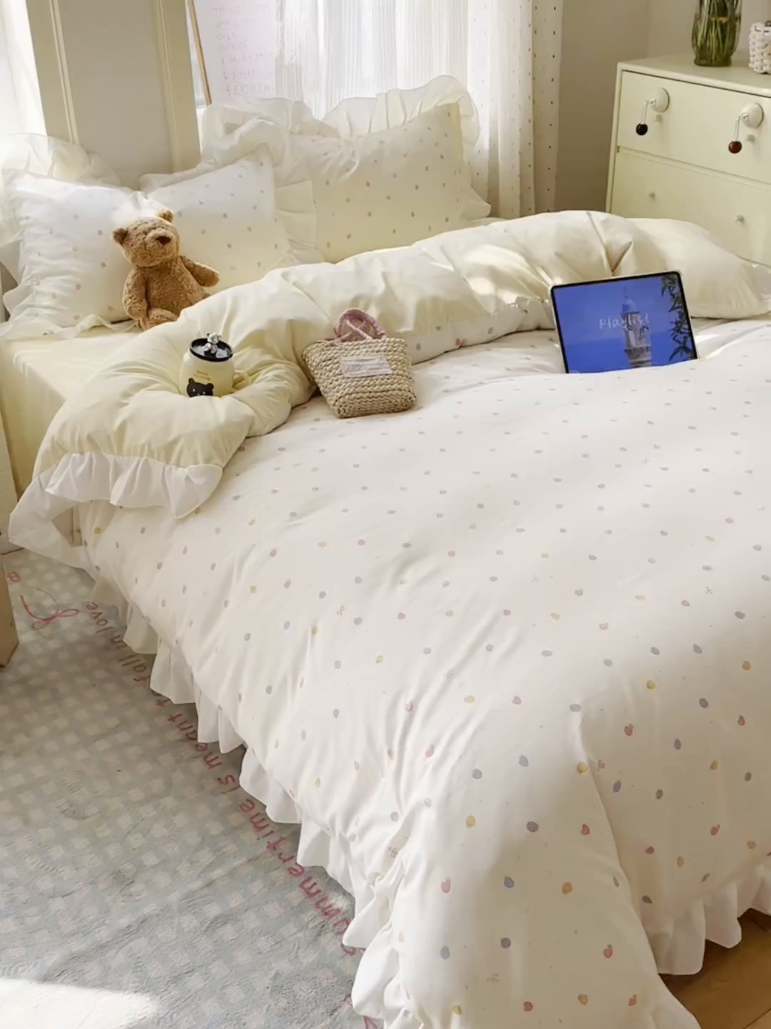 91家纺网 家纺一手货源 找家纺 沐慕 2026新款加厚款水洗棉云朵棉花边款四件套 M奶油小草莓