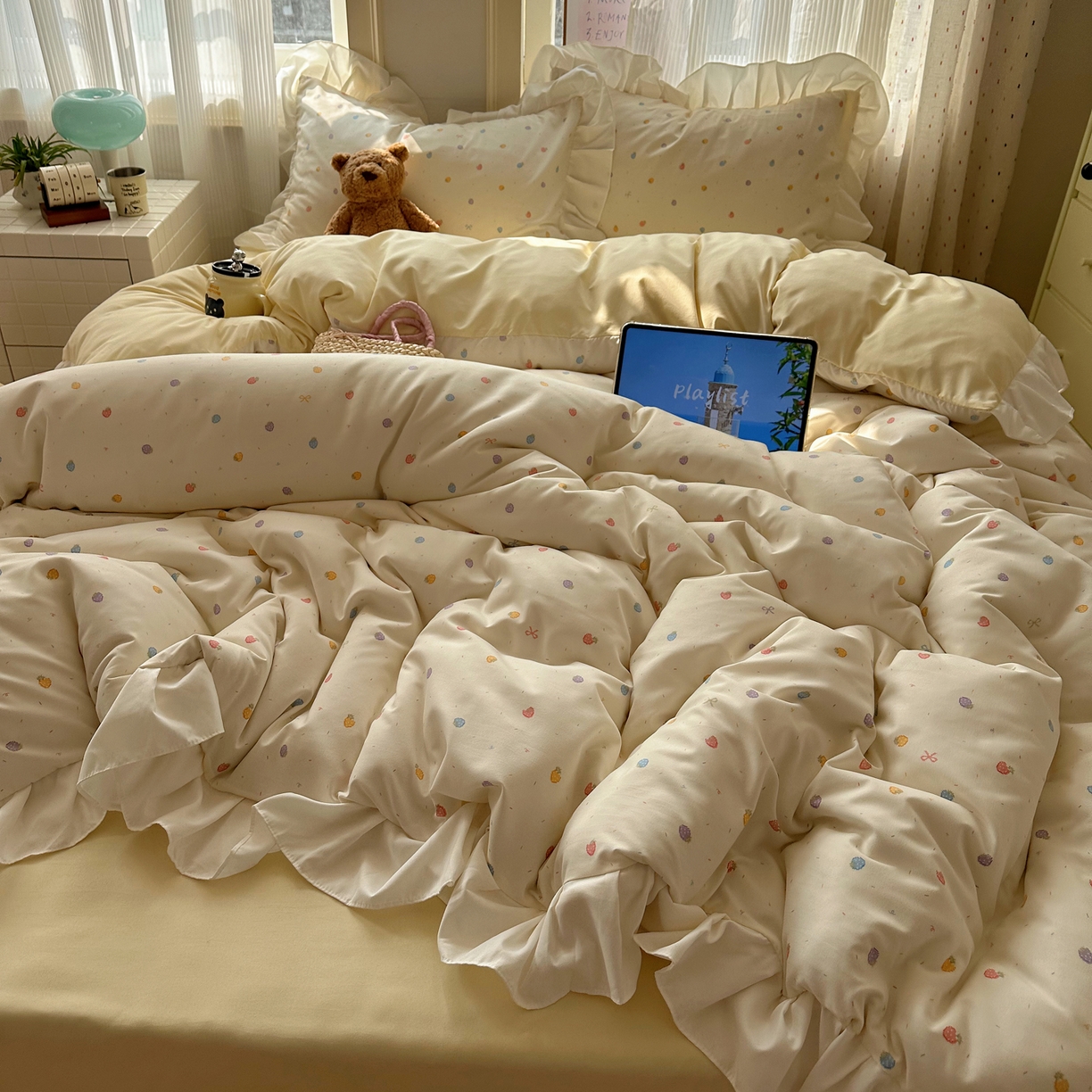 91家纺网 家纺一手货源 找家纺 沐慕 2026新款加厚款水洗棉云朵棉花边款四件套 M奶油小草莓