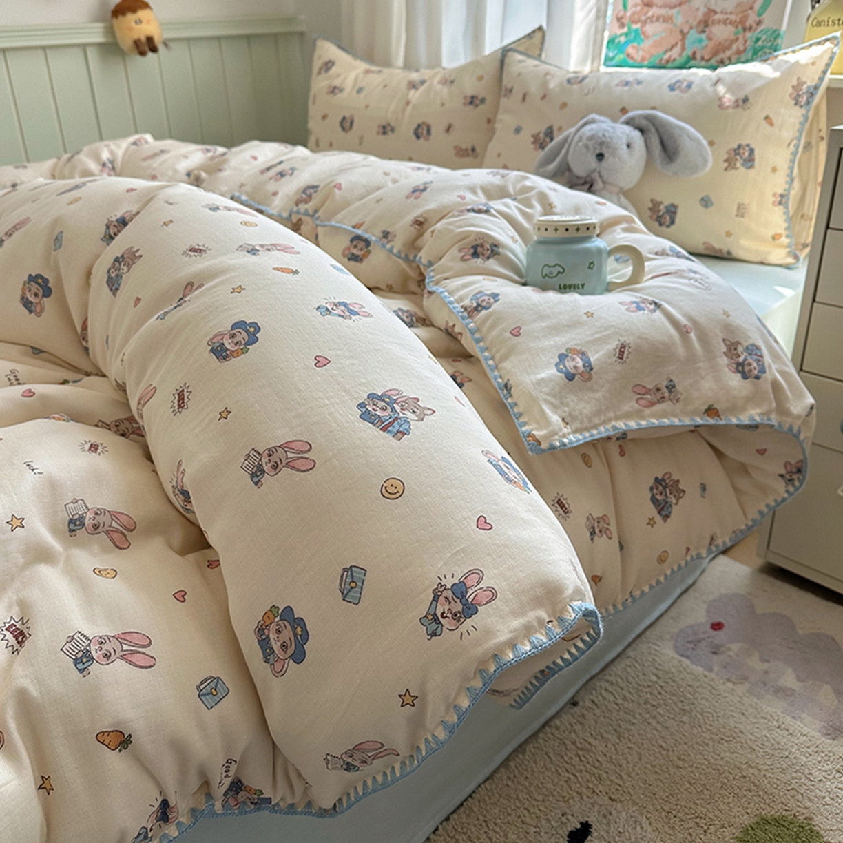 91家纺网 家纺一手货源 找家纺 桃子家居 2026新款A类纯棉有氧双层纱高品质贝壳边三角针工艺全棉四件套系列 棉双层纱-元气小兔