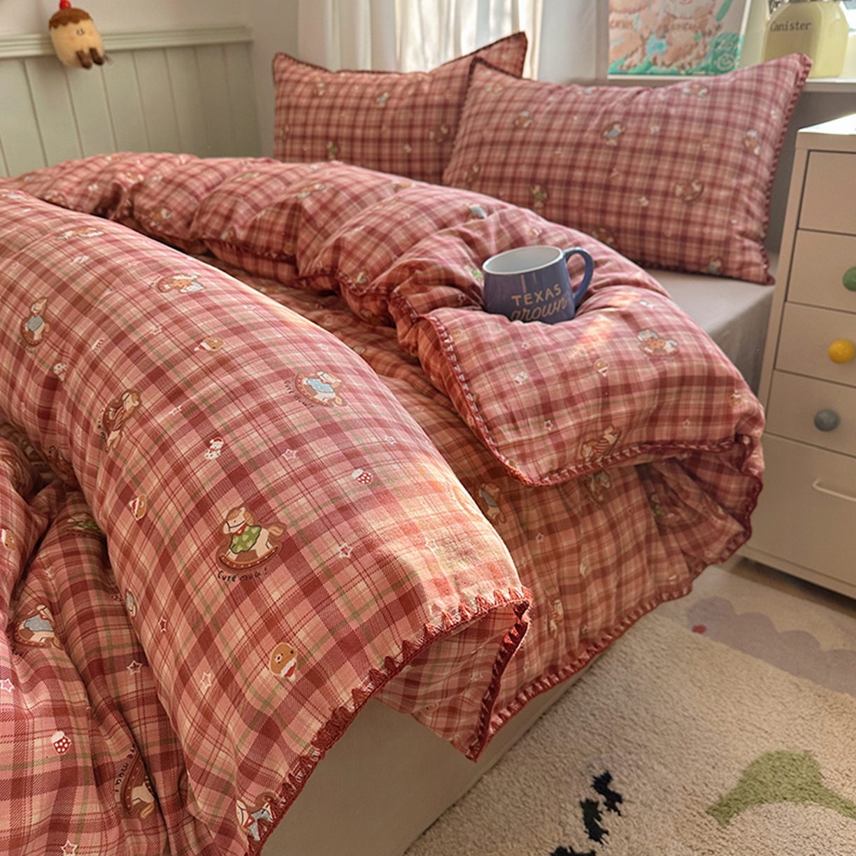 91家纺网 家纺一手货源 找家纺 桃子家居 2026新款A类纯棉有氧双层纱高品质贝壳边三角针工艺全棉四件套系列 棉双层纱-暖格木马