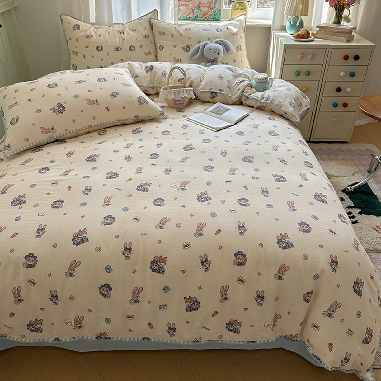 91家纺网 家纺一手货源 找家纺 桃子家居 2026新款A类纯棉有氧双层纱高品质贝壳边三角针工艺全棉四件套系列 棉双层纱-元气小兔