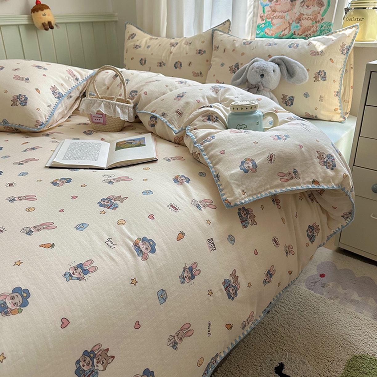 91家纺网 家纺一手货源 找家纺 桃子家居 2026新款A类纯棉有氧双层纱高品质贝壳边三角针工艺全棉四件套系列 棉双层纱-元气小兔