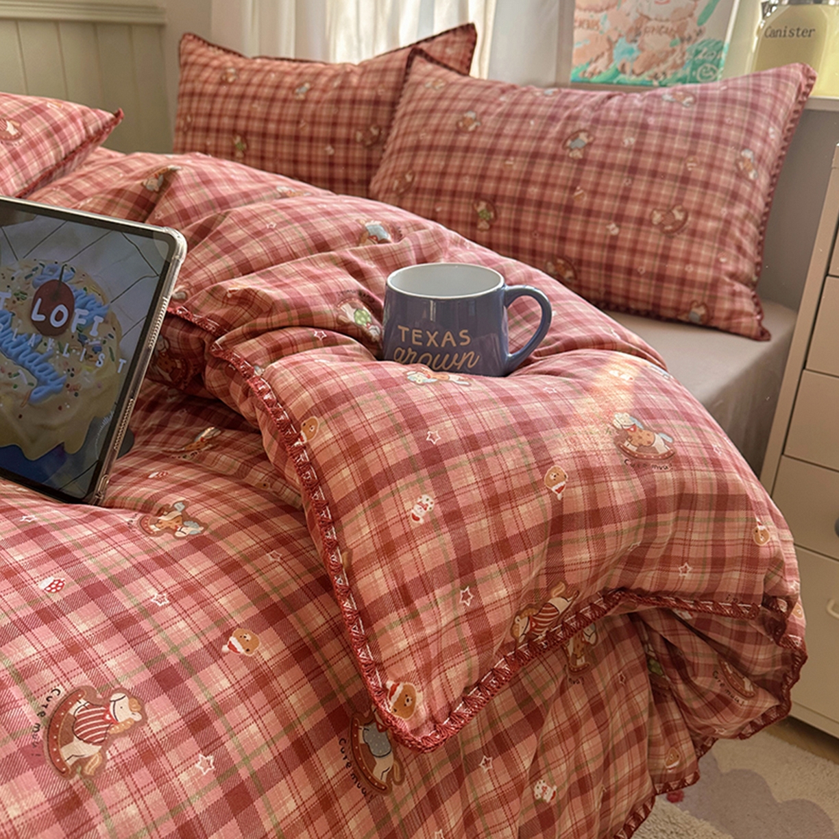 91家纺网 家纺一手货源 找家纺 桃子家居 2026新款A类纯棉有氧双层纱高品质贝壳边三角针工艺全棉四件套系列 棉双层纱-暖格木马