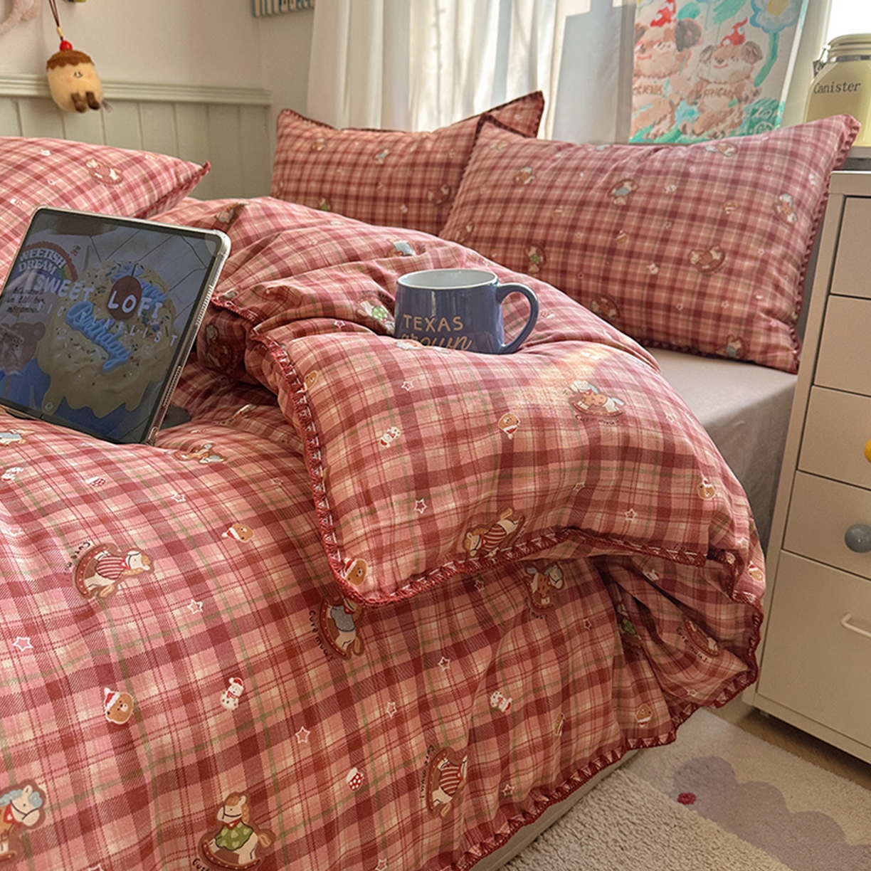 91家纺网 家纺一手货源 找家纺 桃子家居 2026新款A类纯棉有氧双层纱高品质贝壳边三角针工艺全棉四件套系列 棉双层纱-暖格木马