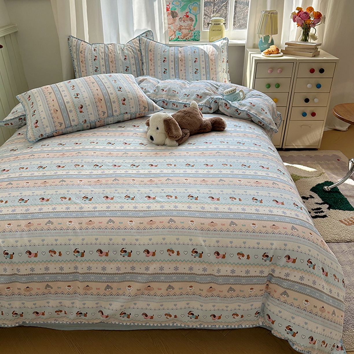 91家纺网 家纺一手货源 找家纺 桃子家居 2026新款A类纯棉有氧双层纱高品质贝壳边三角针工艺全棉四件套系列 棉双层纱-奶蓝小狗