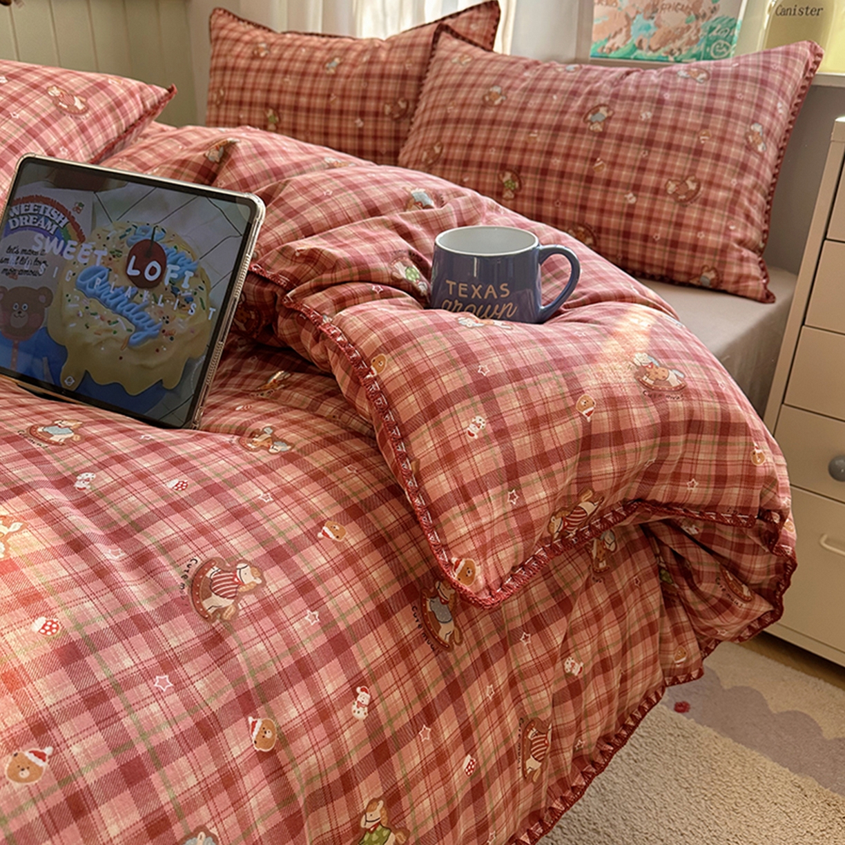 91家纺网 家纺一手货源 找家纺 桃子家居 2026新款A类纯棉有氧双层纱高品质贝壳边三角针工艺全棉四件套系列 棉双层纱-暖格木马