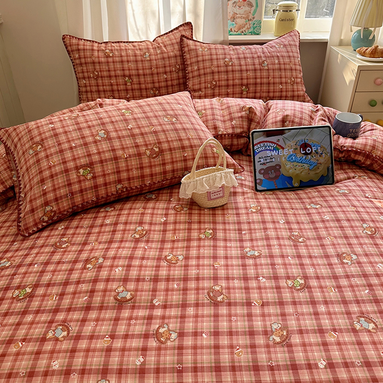 91家纺网 家纺一手货源 找家纺 桃子家居 2026新款A类纯棉有氧双层纱高品质贝壳边三角针工艺全棉四件套系列 棉双层纱-暖格木马