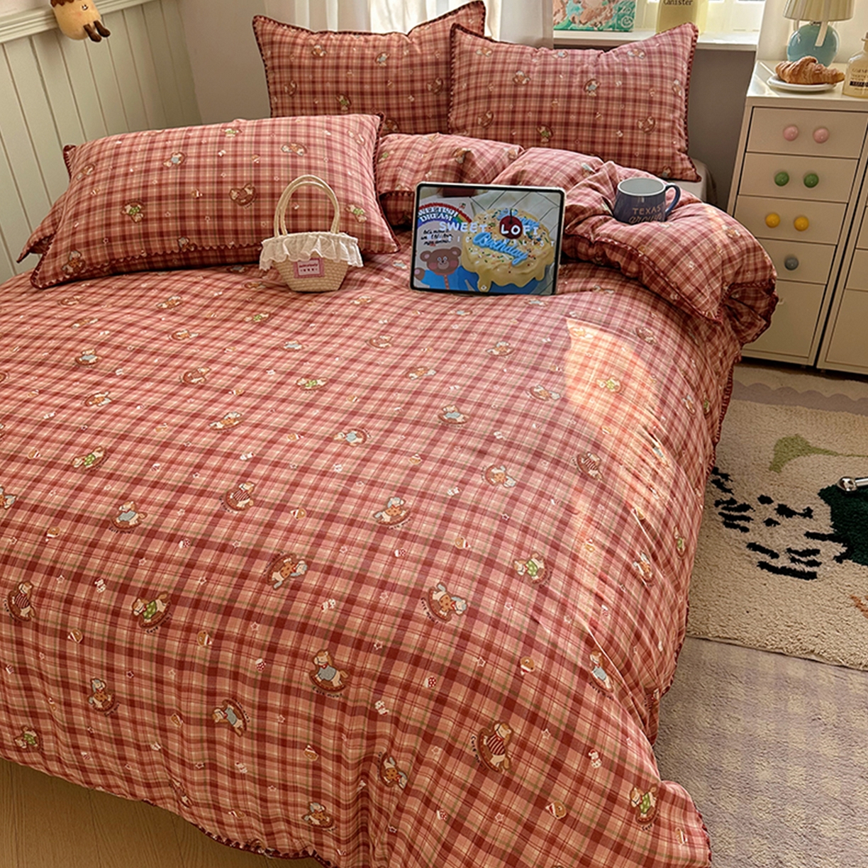 91家纺网 家纺一手货源 找家纺 桃子家居 2026新款A类纯棉有氧双层纱高品质贝壳边三角针工艺全棉四件套系列 棉双层纱-暖格木马