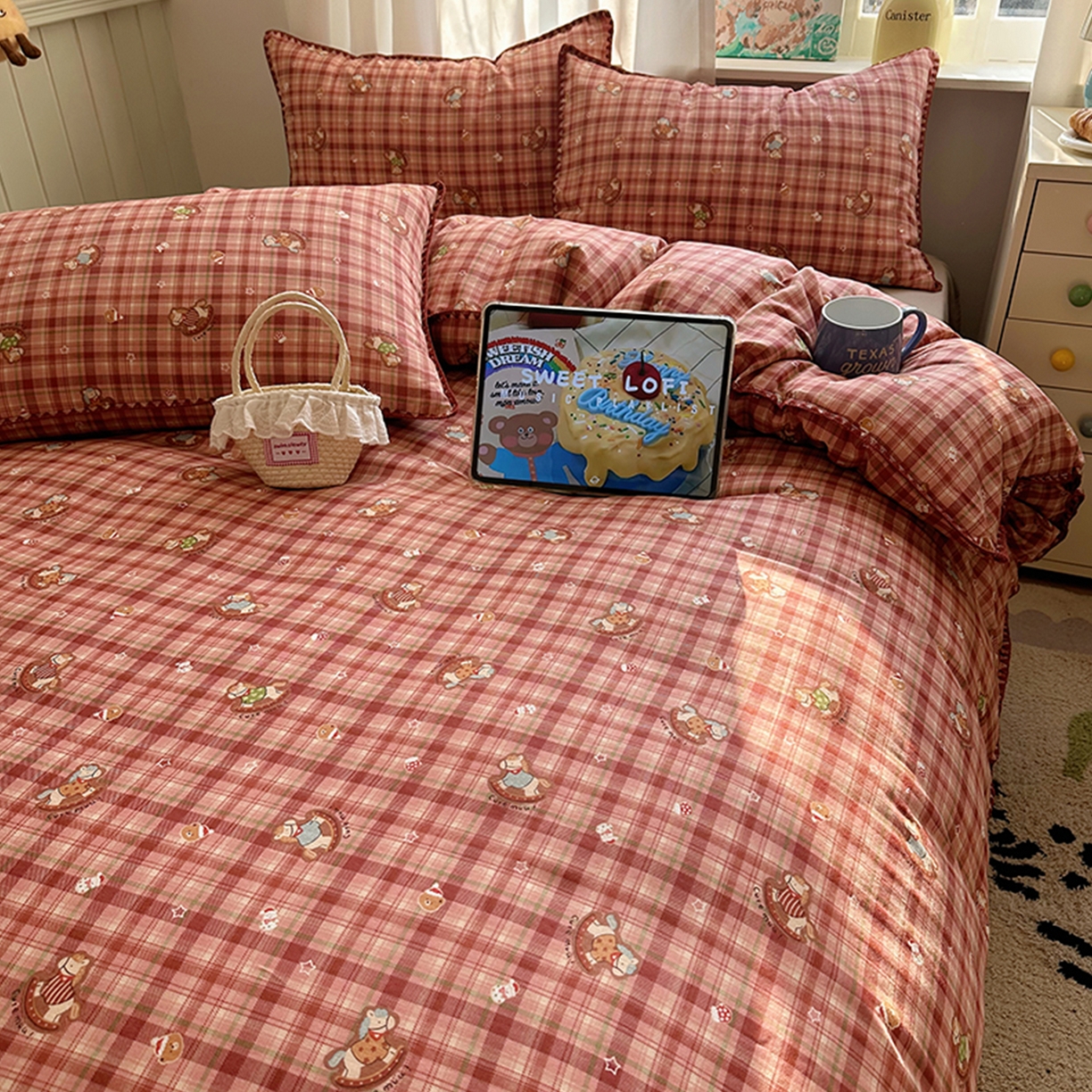 91家纺网 家纺一手货源 找家纺 桃子家居 2026新款A类纯棉有氧双层纱高品质贝壳边三角针工艺全棉四件套系列 棉双层纱-暖格木马