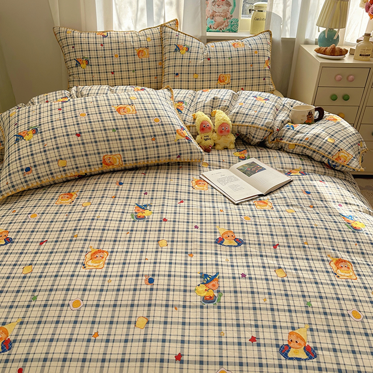 91家纺网 家纺一手货源 找家纺 桃子家居 2026新款A类纯棉有氧双层纱高品质贝壳边三角针工艺全棉四件套系列 棉双层纱-蓝格星星