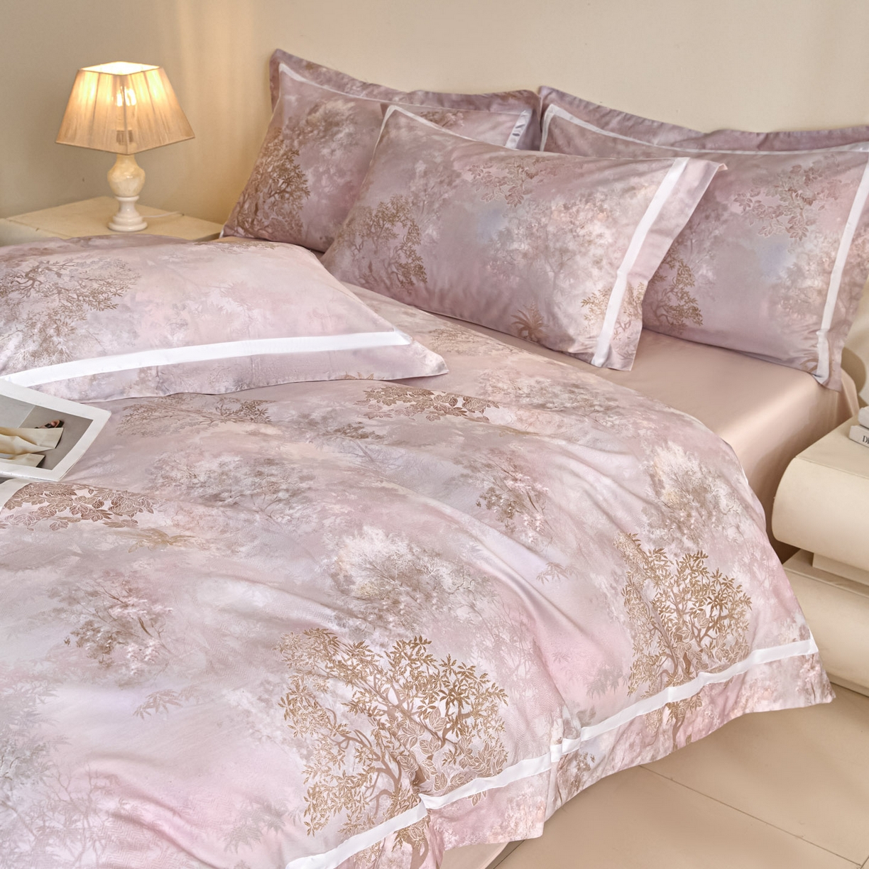 91家纺网 家纺一手货源 找家纺 新方向 【控价 提供买家秀】2026新款数码印花50s双股全棉贡缎长绒棉四件套-盛世（控价 标准328元 加大348元） 盛世-蔷薇粉