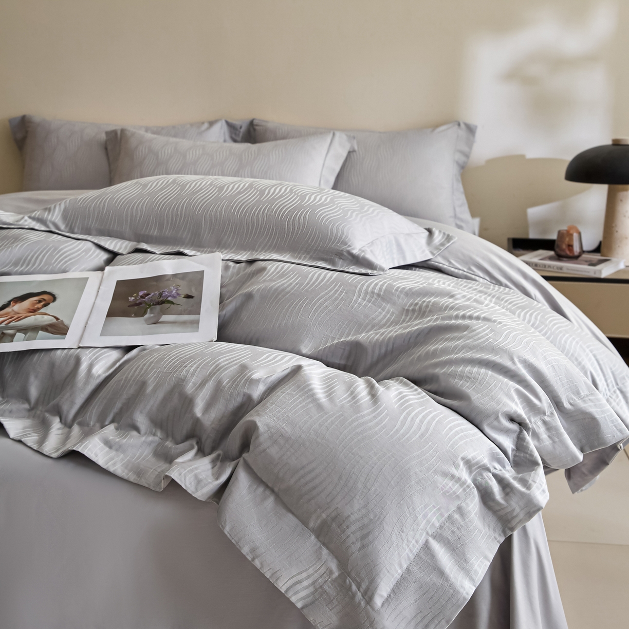 91家纺网 家纺一手货源 找家纺 新方向 【控价 提供买家秀】2026新款 提花50s双股全棉贡缎长绒棉四件套-云纹（控价标准328元 加大348元） 云纹-爵士灰