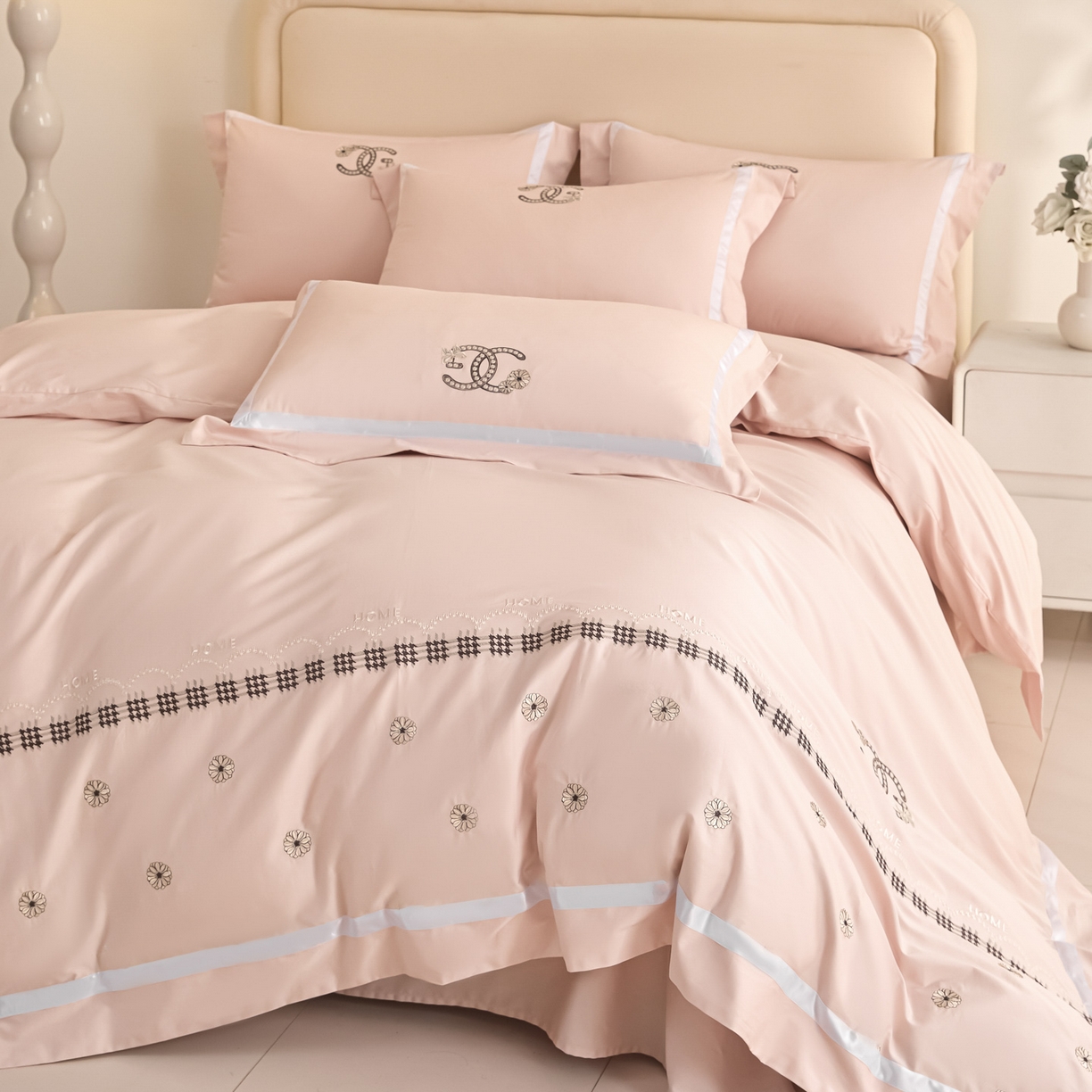 91家纺网 家纺一手货源 找家纺 （总）新方向 【控价 提供买家秀】2026新款刺绣50s双股全棉贡缎长绒棉四件套-金伯妮（控价 标准358元 加大378元）