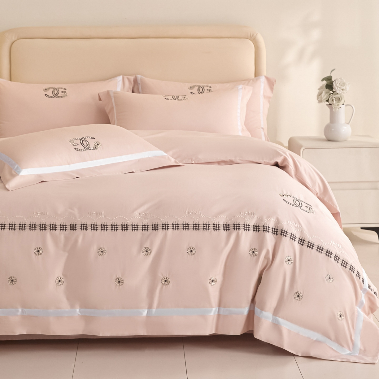 91家纺网 家纺一手货源 找家纺 新方向 【控价 提供买家秀】2026新款刺绣50s双股全棉贡缎长绒棉四件套-金伯妮（控价 标准358元 加大378元） 金伯妮-蔷薇粉