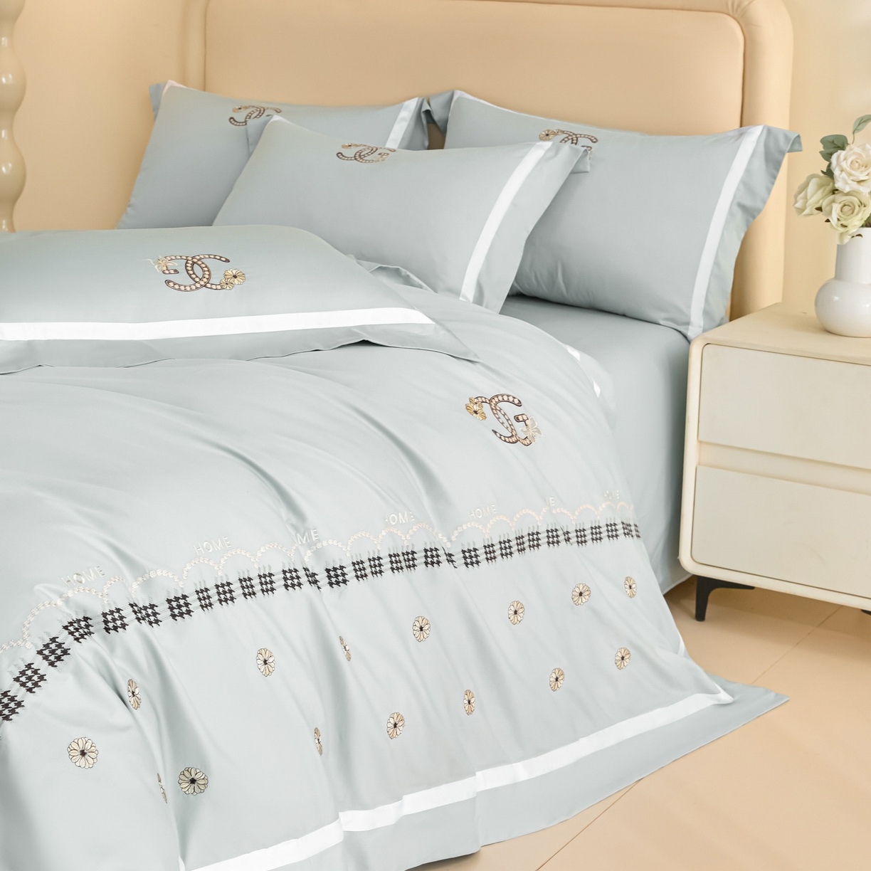 91家纺网 家纺一手货源 找家纺 新方向 【控价 提供买家秀】2026新款刺绣50s双股全棉贡缎长绒棉四件套-金伯妮（控价 标准358元 加大378元） 金伯妮-星月蓝