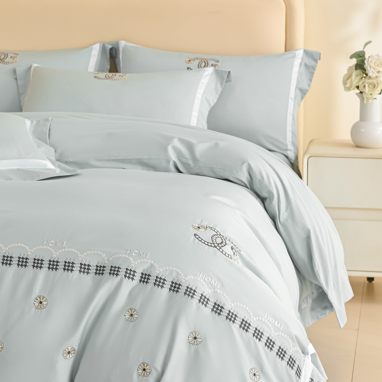 91家纺网 家纺一手货源 找家纺 新方向 【控价 提供买家秀】2026新款刺绣50s双股全棉贡缎长绒棉四件套-金伯妮（控价 标准358元 加大378元） 金伯妮-星月蓝