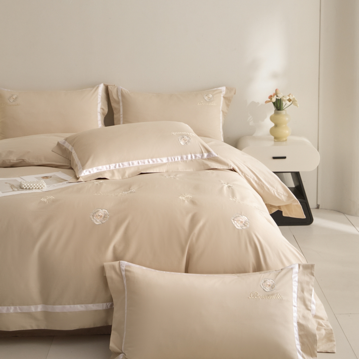 91家纺网 家纺一手货源 找家纺 新方向 【控价 提供买家秀】2026新款刺绣50s双股全棉贡缎长绒棉四件套-半夏（控价 标准338元 加大358元） 半夏-香槟