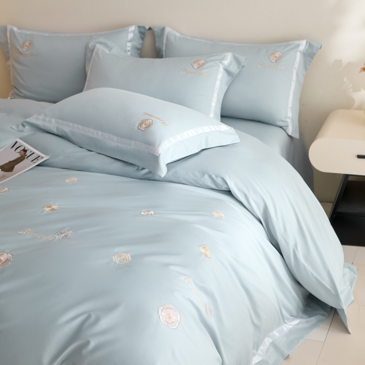 91家纺网 家纺一手货源 找家纺 新方向 【控价 提供买家秀】2026新款刺绣50s双股全棉贡缎长绒棉四件套-半夏（控价 标准338元 加大358元） 半夏-星月蓝