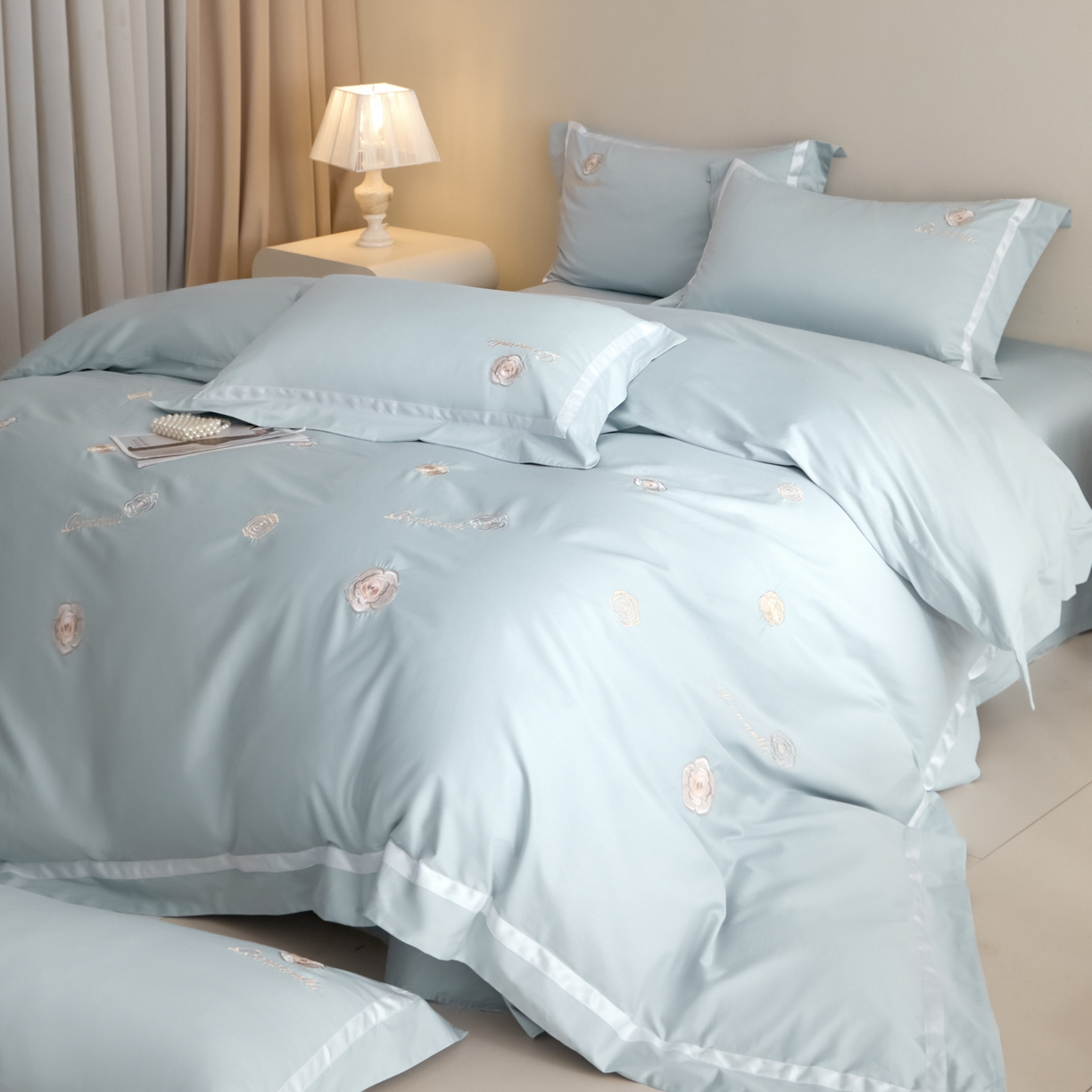 91家纺网 家纺一手货源 找家纺 新方向 【控价 提供买家秀】2026新款刺绣50s双股全棉贡缎长绒棉四件套-半夏（控价 标准338元 加大358元） 半夏-星月蓝