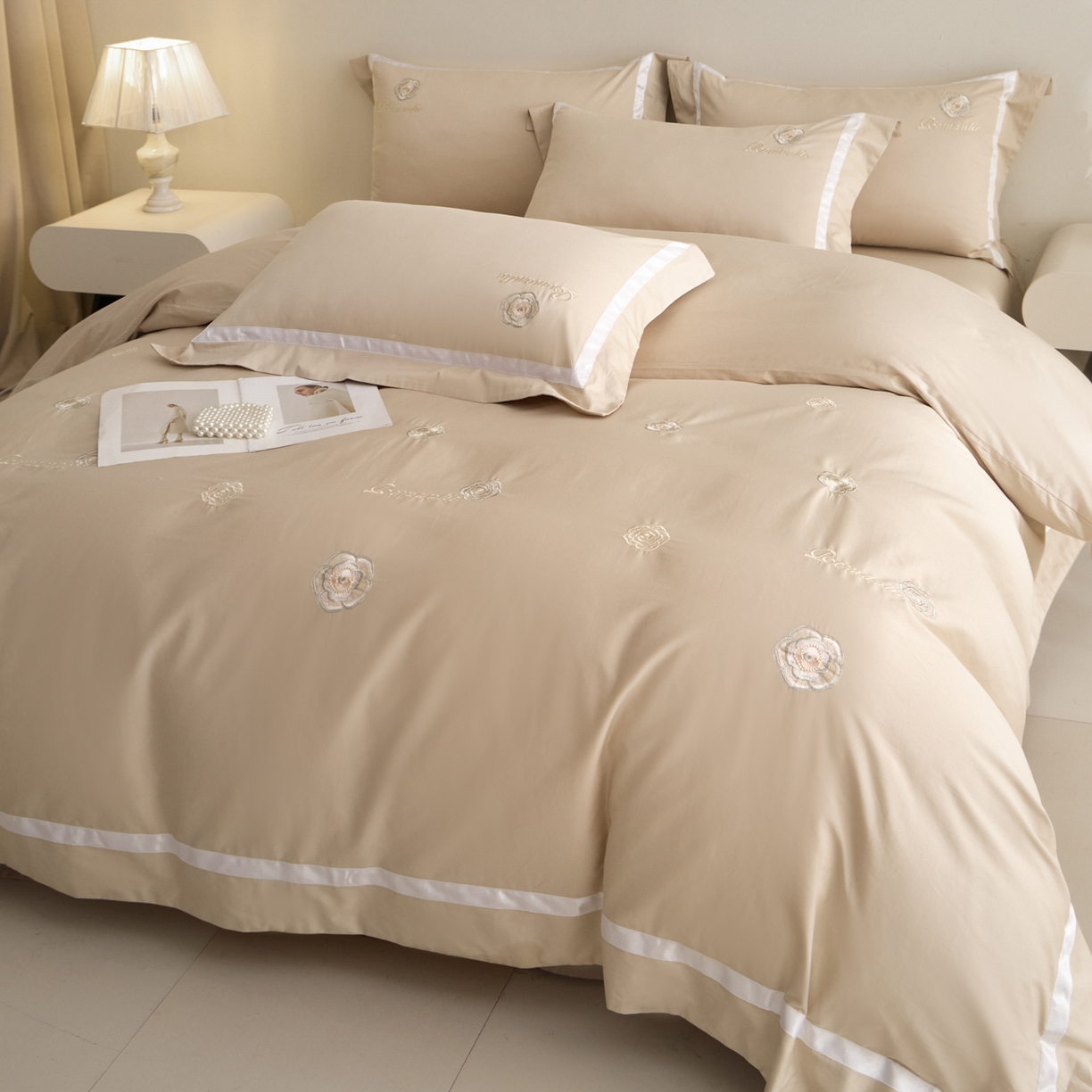 91家纺网 家纺一手货源 找家纺 新方向 【控价 提供买家秀】2026新款刺绣50s双股全棉贡缎长绒棉四件套-半夏（控价 标准338元 加大358元） 半夏-香槟