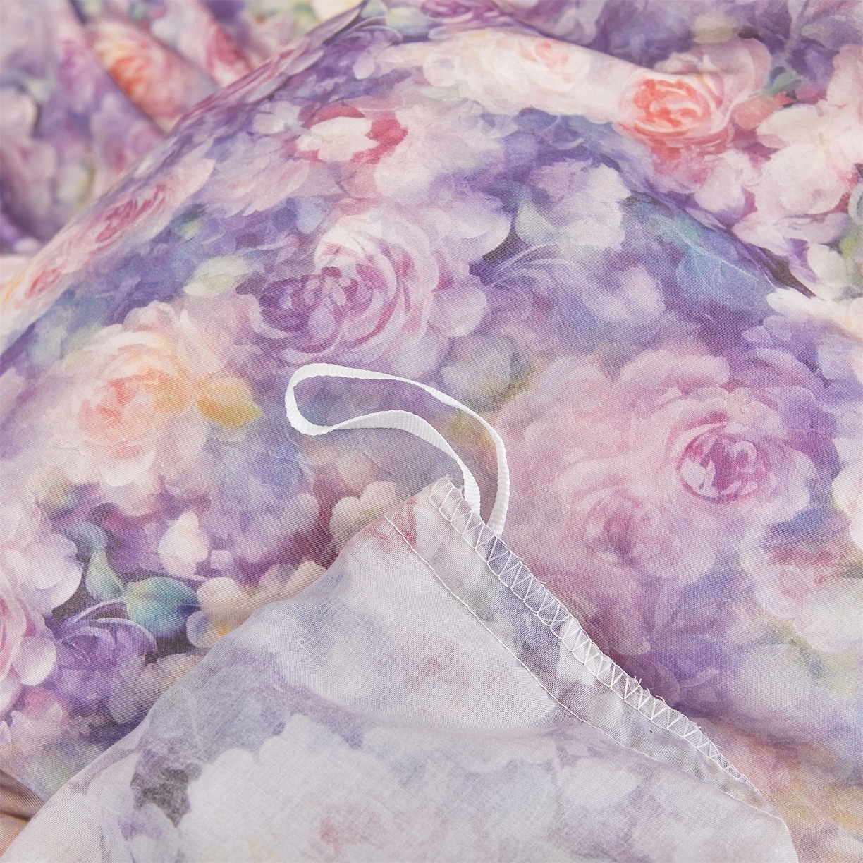 91家纺网 家纺一手货源 找家纺 宜凡家纺 2026新款莱赛尔印花夹棉床裙四件套 海棠碎影