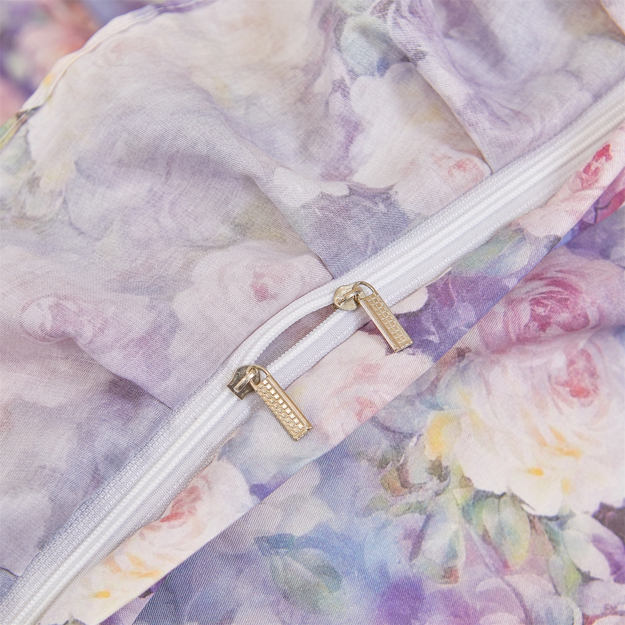 91家纺网 家纺一手货源 找家纺 宜凡家纺 2026新款莱赛尔印花夹棉床裙四件套 海棠碎影