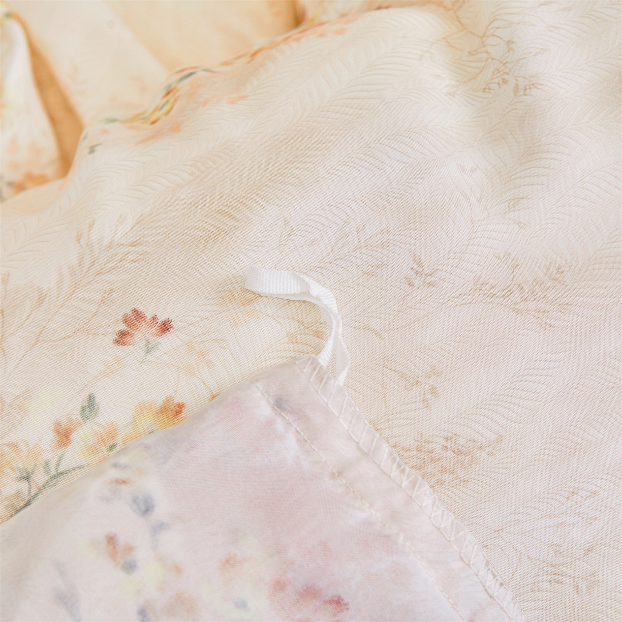 91家纺网 家纺一手货源 找家纺 宜凡家纺 2026新款莱赛尔印花夹棉床裙四件套 兰枝玉树