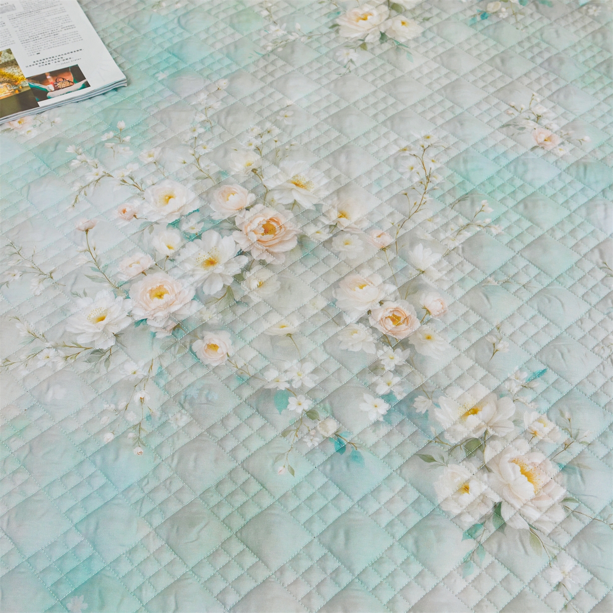 91家纺网 家纺一手货源 找家纺 宜凡家纺 2026新款莱赛尔印花夹棉床裙四件套 蓝铃风语