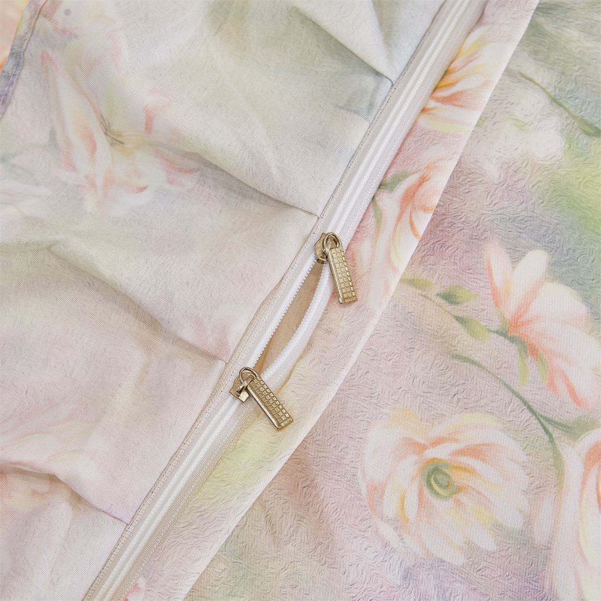 91家纺网 家纺一手货源 找家纺 宜凡家纺 2026新款莱赛尔印花夹棉床裙四件套 鸢尾幽梦