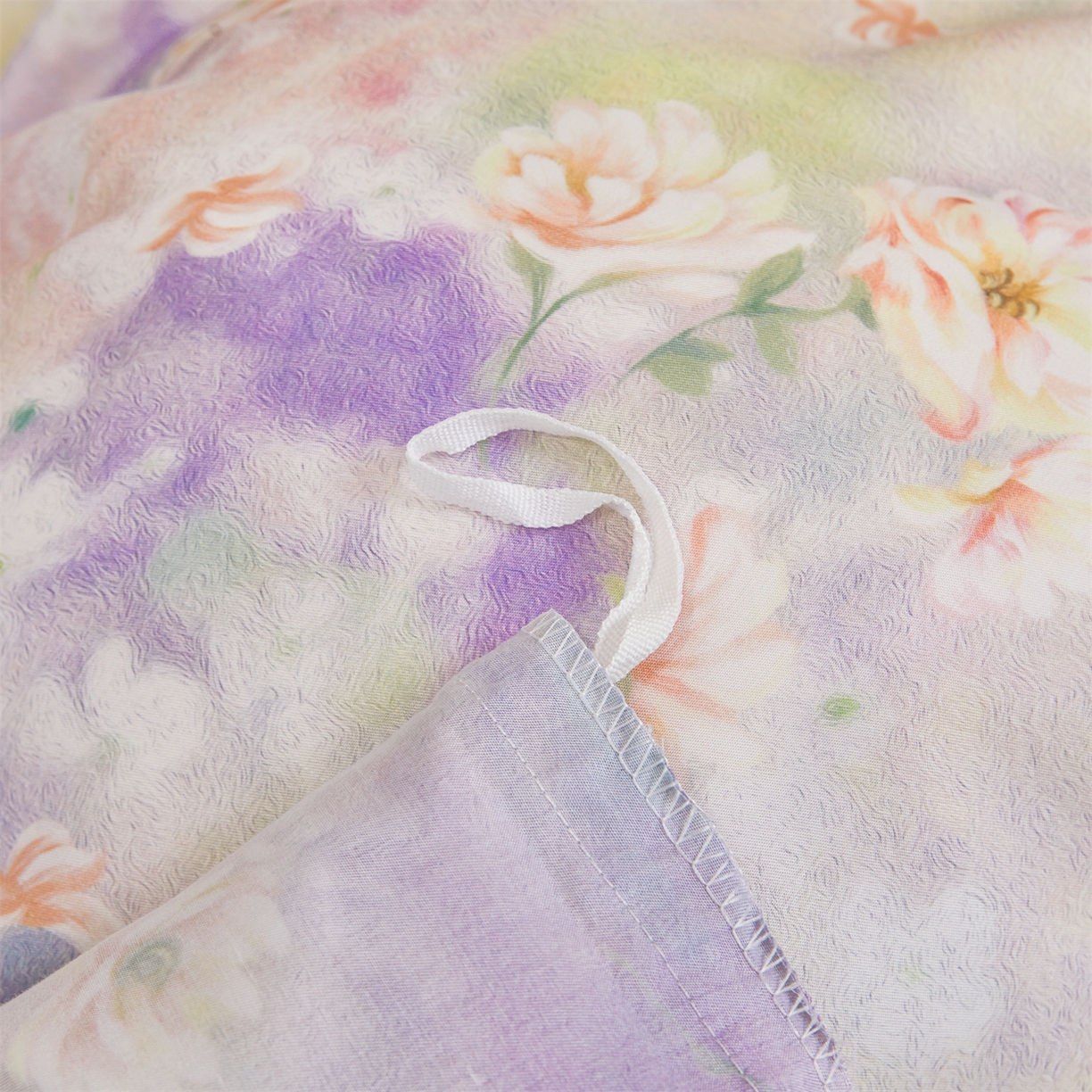 91家纺网 家纺一手货源 找家纺 宜凡家纺 2026新款莱赛尔印花夹棉床裙四件套 鸢尾幽梦