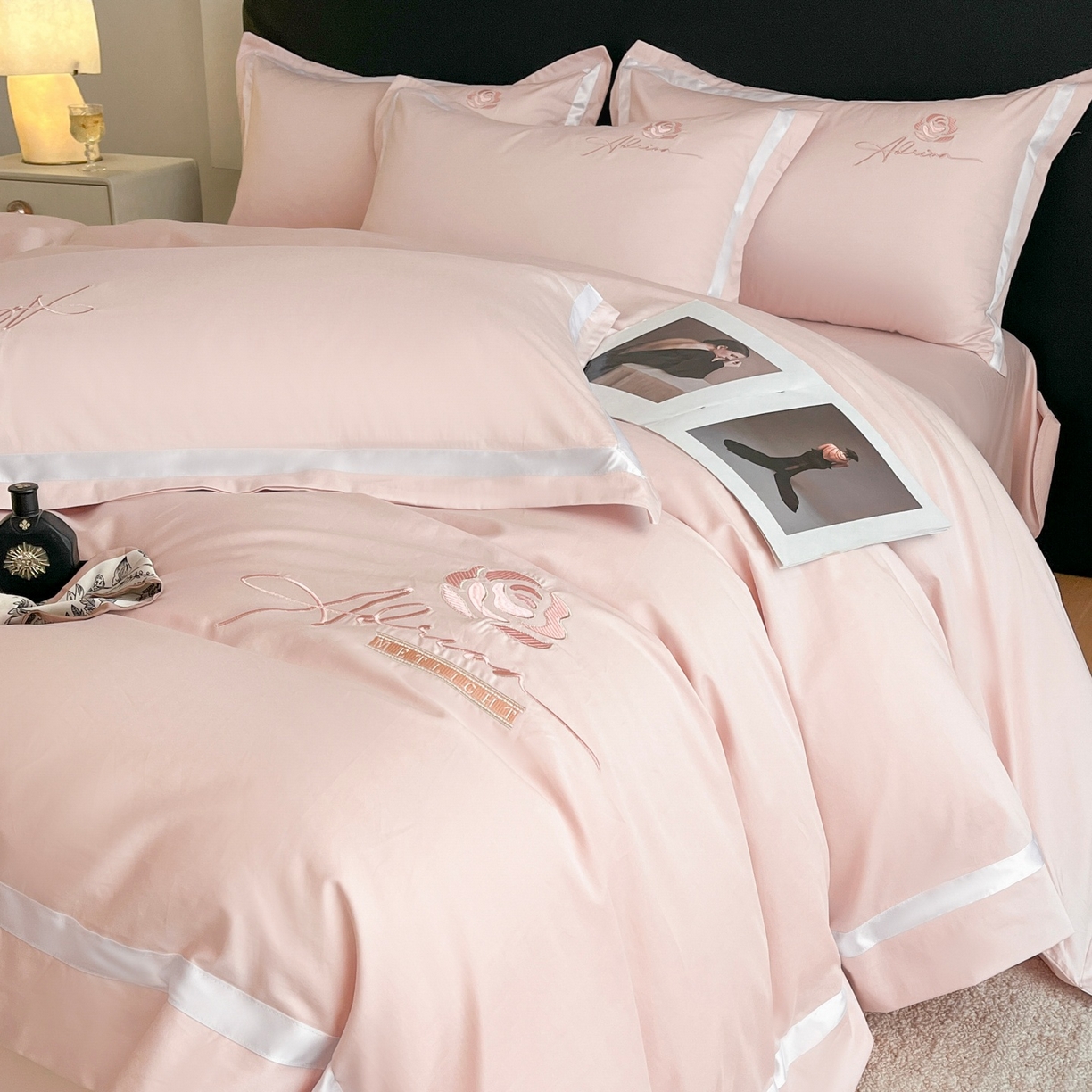 91家纺网 家纺一手货源 找家纺 （总）新方向 【控价 提供买家秀】2026新款刺绣50s双股全棉贡缎长绒棉四件套-茶花开了（控价 标准328元 加大348元）