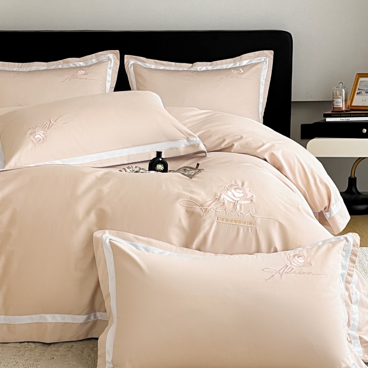 91家纺网 家纺一手货源 找家纺 新方向 【控价 提供买家秀】2026新款刺绣50s双股全棉贡缎长绒棉四件套-茶花开了（控价 标准328元 加大348元） 茶花开了-香槟