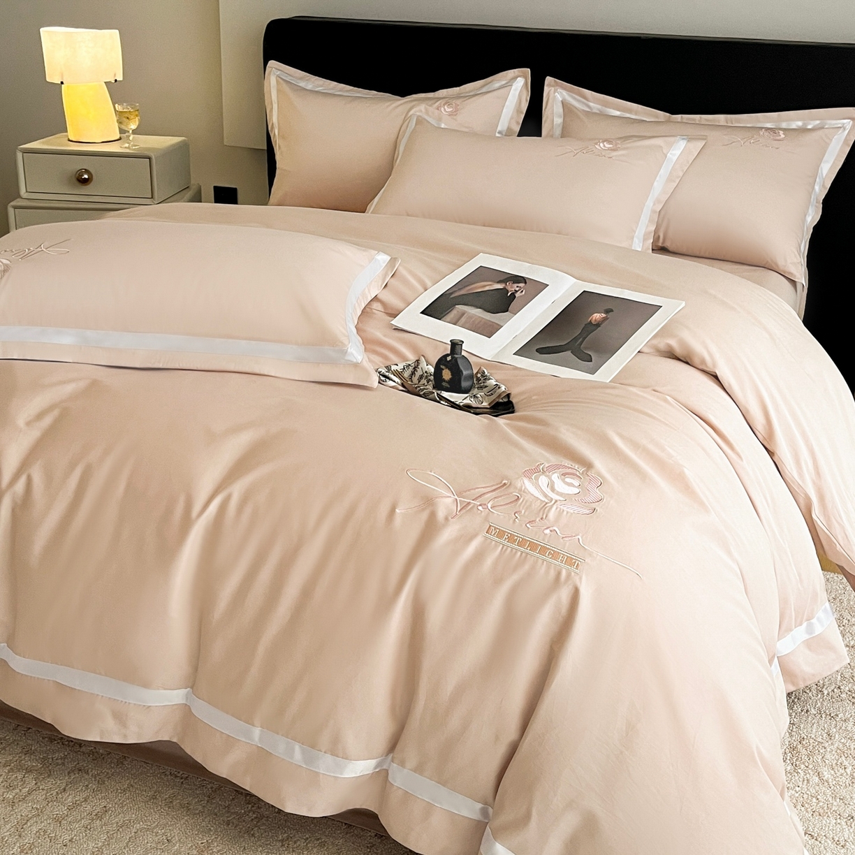 91家纺网 家纺一手货源 找家纺 新方向 【控价 提供买家秀】2026新款刺绣50s双股全棉贡缎长绒棉四件套-茶花开了（控价 标准328元 加大348元） 茶花开了-香槟