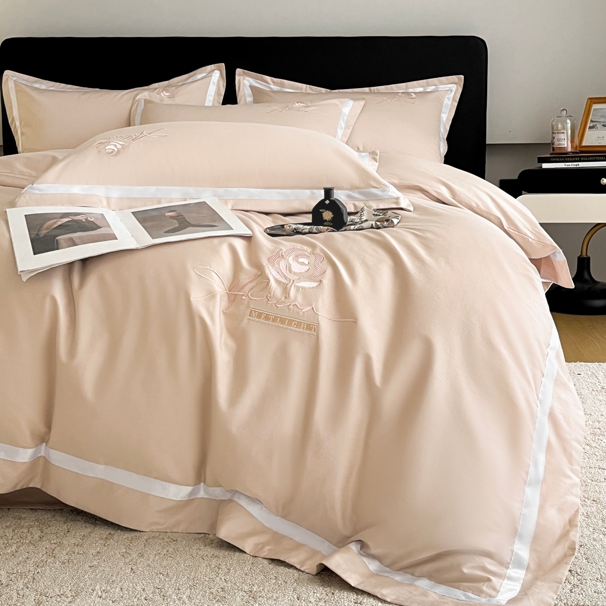 91家纺网 家纺一手货源 找家纺 新方向 【控价 提供买家秀】2026新款刺绣50s双股全棉贡缎长绒棉四件套-茶花开了（控价 标准328元 加大348元） 茶花开了-香槟