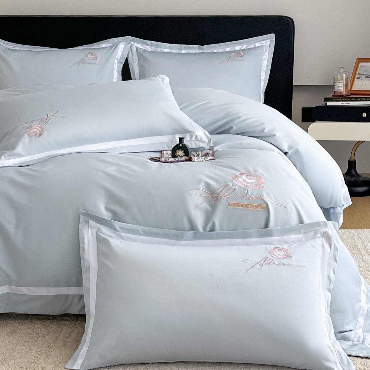 91家纺网 家纺一手货源 找家纺 新方向 【控价 提供买家秀】2026新款刺绣50s双股全棉贡缎长绒棉四件套-茶花开了（控价 标准328元 加大348元） 茶花开了-星空蓝