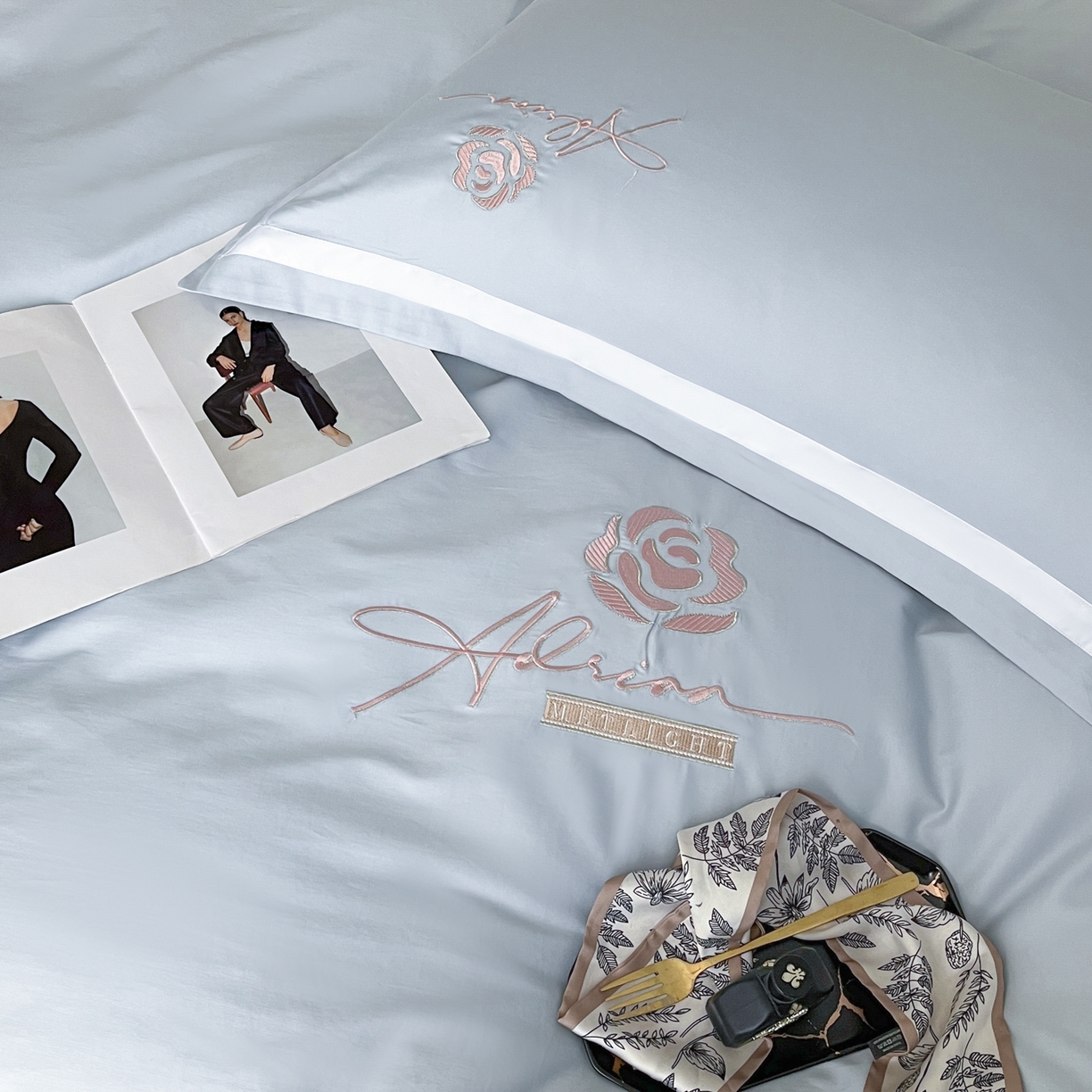 91家纺网 家纺一手货源 找家纺 新方向 【控价 提供买家秀】2026新款刺绣50s双股全棉贡缎长绒棉四件套-茶花开了（控价 标准328元 加大348元） 茶花开了-星空蓝