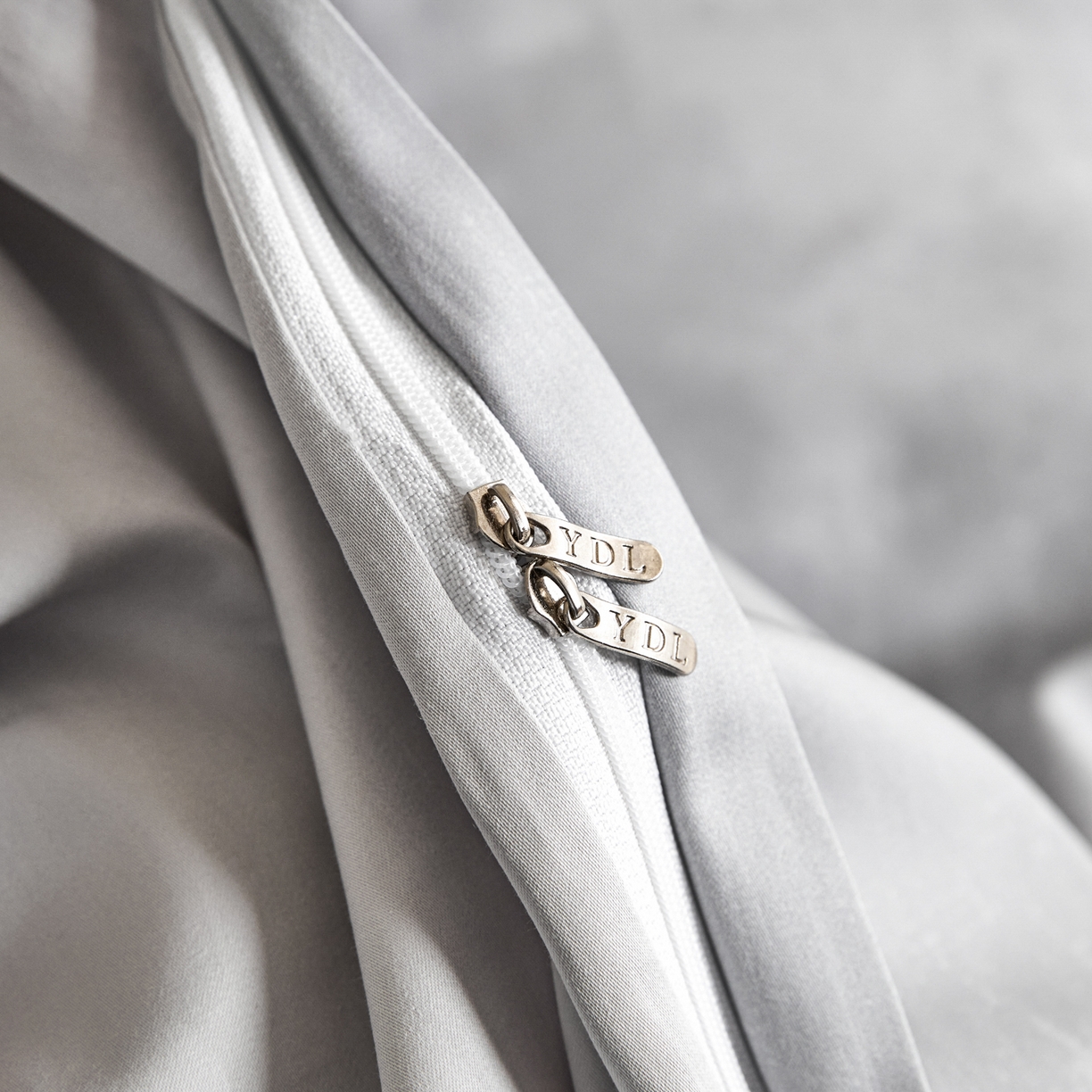 91家纺网 家纺一手货源 找家纺 新方向 【控价 提供买家秀】2026新款 数码印花50s双股全棉贡缎长绒棉四件套-涂鸦日记（控价 标准288元 加大308元） 涂鸦日记-爵士灰