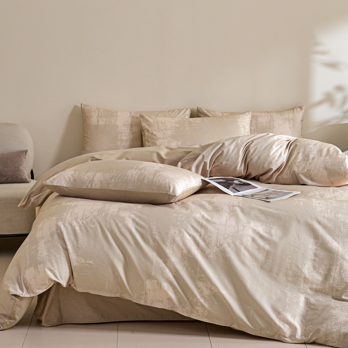 91家纺网 家纺一手货源 找家纺 新方向 【控价 提供买家秀】2026新款 数码印花50s双股全棉贡缎长绒棉四件套-涂鸦日记（控价 标准288元 加大308元） 涂鸦日记-香槟