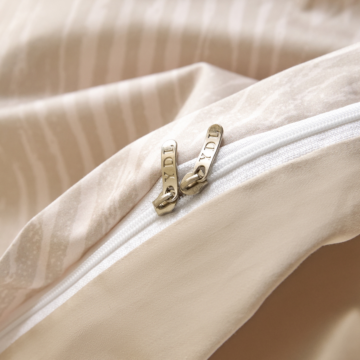 91家纺网 家纺一手货源 找家纺 新方向 【控价 提供买家秀】2026新款 数码印花50s双股全棉贡缎长绒棉四件套-罗马(控价 标准288元 加大308元) 罗马-香槟